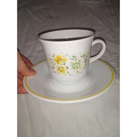 Corelle April yellow flower mugs and saucers (set of 4) - Picture 4 of 6